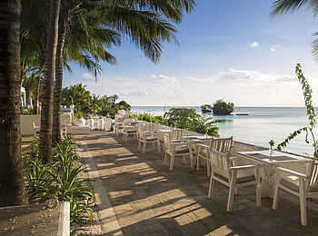The Aiyana: Die Restaurant Terrasse mit Meerblick The Aiyana: Die Restaurant Terrasse mit Meerblick