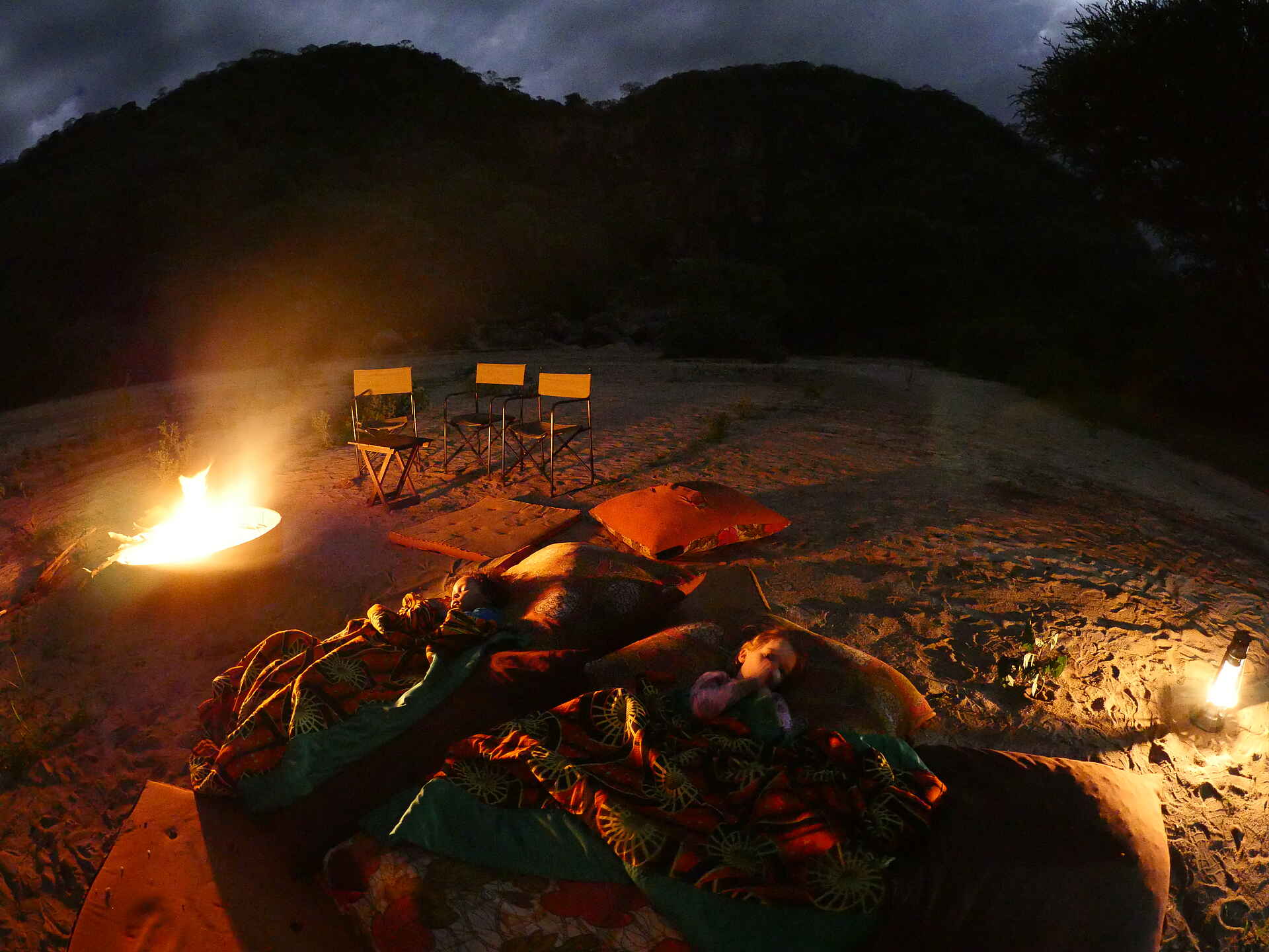 Jean Plessis, Lake Manyara, Wayo Africa, Wayo Manyara Green Camp, Endabash River, Abendstimmung, Lager, Lagerfeuer, Afrikarma, Afrikarma Safaris, Afrikarma Safaris - Wildnis. Hautnah., Afrikarma.de