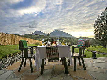 Amakoro Songa Lodge: Frühstückstisch Amakoro Songa Lodge: Frühstückstisch