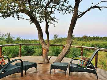 Motswiri Private Safari Lodge: Das private Deck einer der Bush Villas Motswiri Private Safari Lodge: Das private Deck einer der Bush Villas
