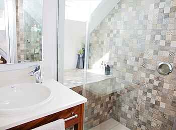 Abbey Manor Luxury Guesthouse: Luxury Room Dusche