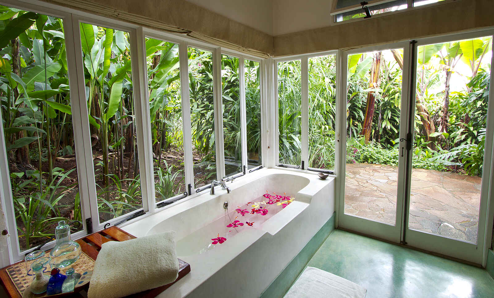 Gibbs Farm: Große Badewanne Gibbs Farm: Große Badewanne