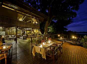 Jacana Camp: Abend auf dem Deck Jacana Camp: Abend auf dem Deck