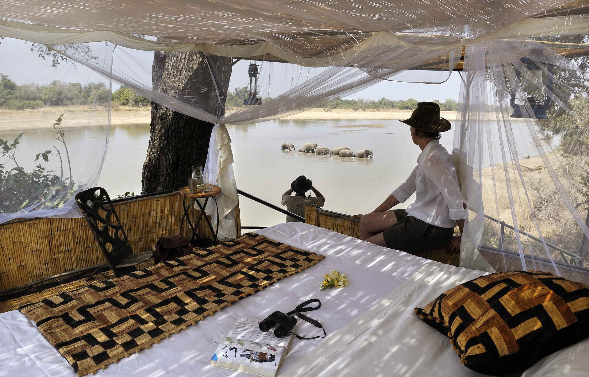 Kaingo Elephant Hide: Sleepout mit Blick auf den Fluss Kaingo Elephant Hide: Sleepout mit Blick auf den Fluss