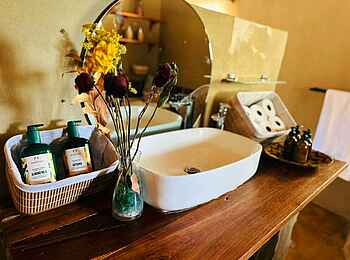 Khwai Expeditions Camp: Bad im Familien Cottage Khwai Expeditions Camp: Bad im Familien Cottage