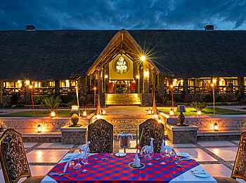 Lake Manyara Kilimamoja Lodge: Dinner in der Poollounge