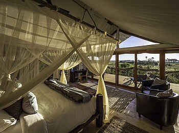 Little Tubu: Doppelbett mit Moskitohimmel Little Tubu: Doppelbett mit Moskitohimmel