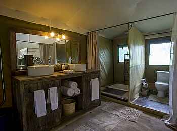 Naona Moru Camp: Dusche und Spueltoilette