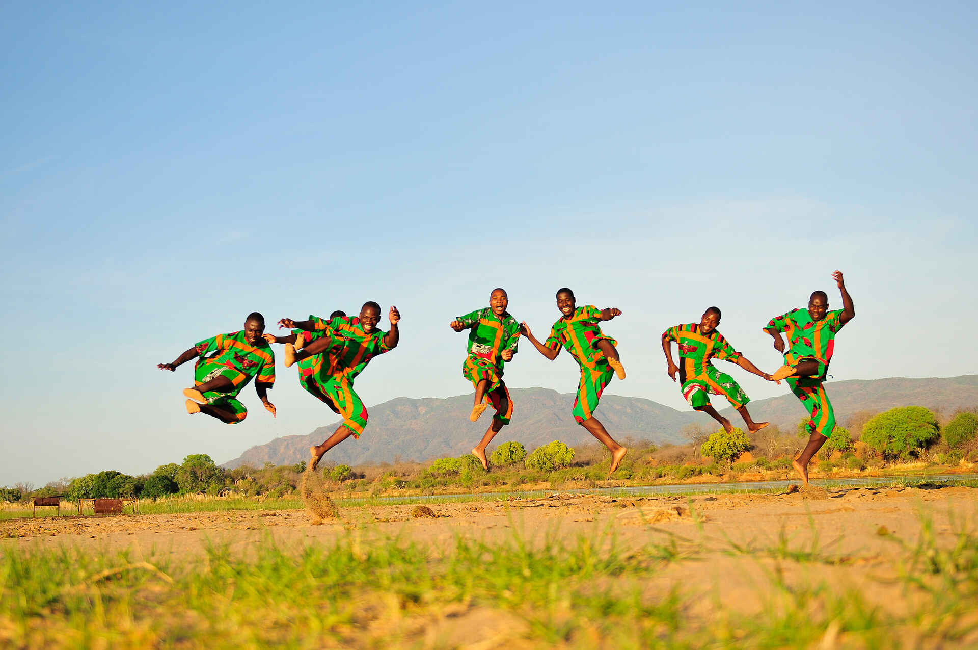 Choir, Royal Zambezi Lodge, Hochzeitsreise, Lower Zambezi, Lower Zambezi National Park, Luxus, Sambesi, Sambesital, Hauptgebäude, Lebensfreude, Lodge, Tanz, Afrikarma, Afrikarma Safaris, Afrikarma Safaris - Wildnis. Hautnah., Afrikarma.de