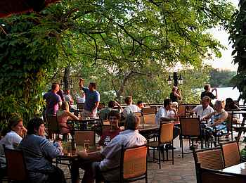The Zambezi Waterfront: Restaurantterrasse