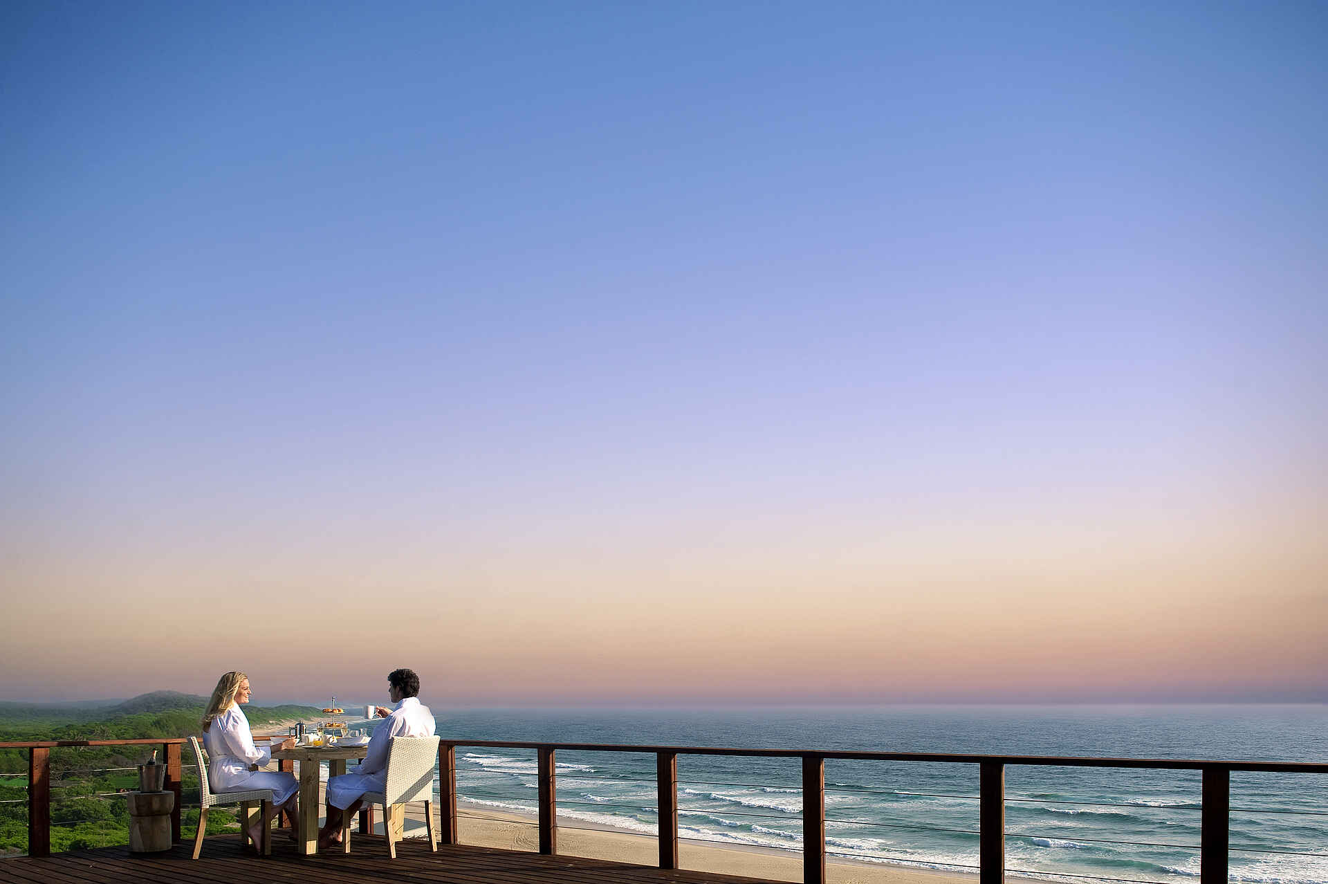 Essen, Gelassenheit, Himmel, Meer, Mosambik, Mozambique, Natur, Ozean, Strand, White Pearl Resorts, Zweisamkeit, Afrikarma, Afrikarma Safaris, Afrikarma Safaris - Wildnis. Hautnah., afrikarma.de