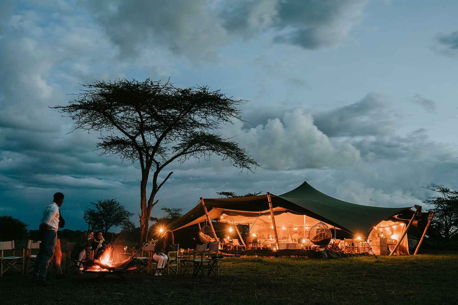 Wilderness Usawa Serengeti: Lagerfeuer am Abend Wilderness Usawa Serengeti: Lagerfeuer am Abend
