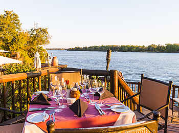 David Livingstone Safari Lodge: Gedeckter Tisch im Freien David Livingstone Safari Lodge: Gedeckter Tisch im Freien