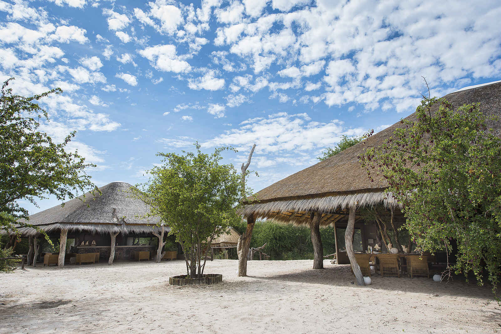 Leopard Plains: Die beiden Hauptgebäude Leopard Plains: Die beiden Hauptgebäude