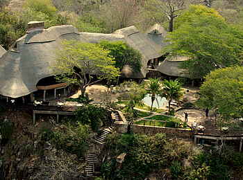 Chilo Gorge Safari Lodge: Lufbild vom Haupgebäude Chilo Gorge Safari Lodge: Lufbild vom Haupgebäude
