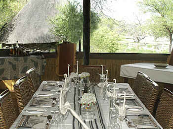 Edo's Camp: Gedeckte Tafel Edo's Camp: Gedeckte Tafel