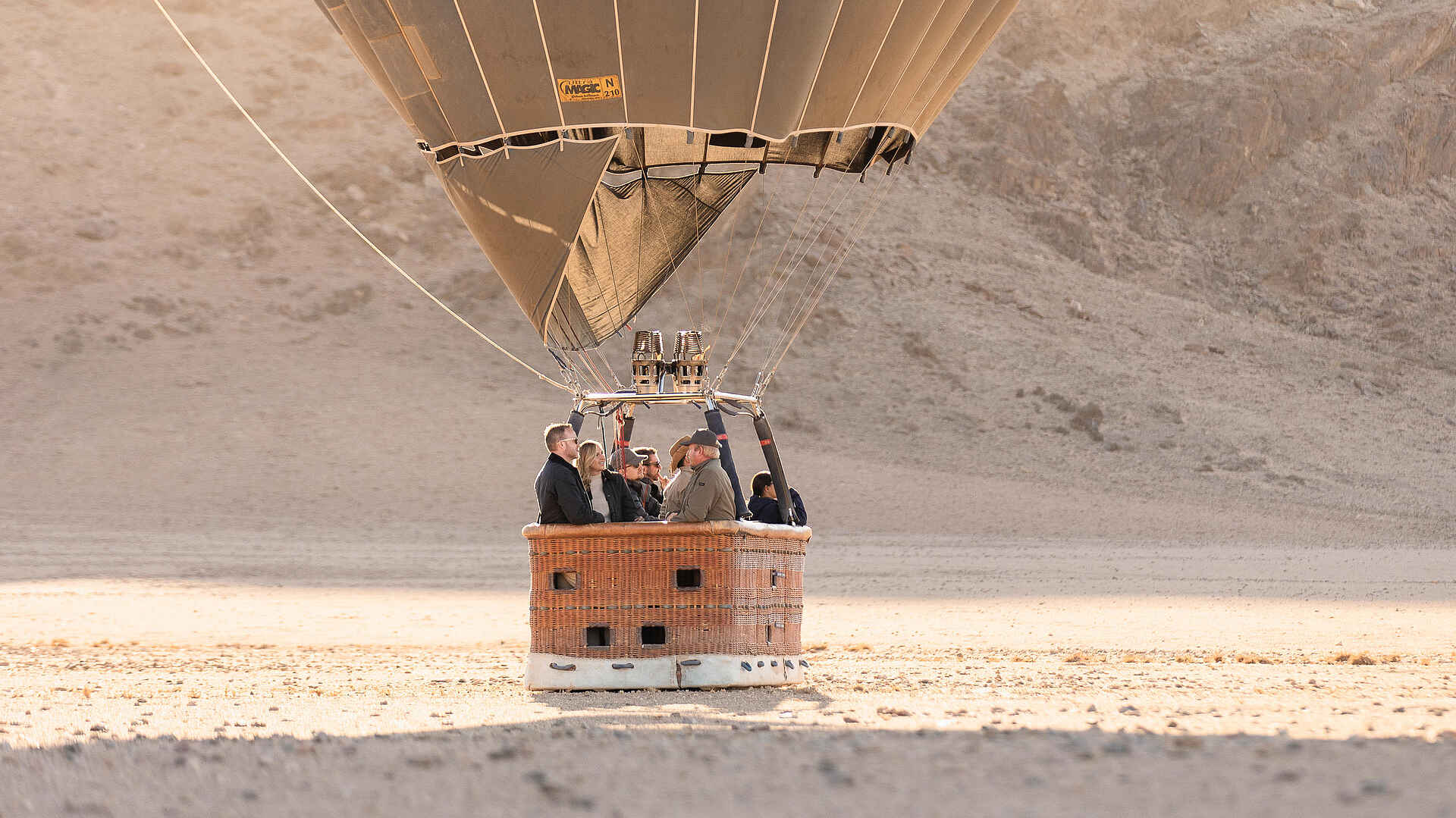 Kulala Desert Lodge: Landung mit dem Heißluftballon Kulala Desert Lodge: Landung mit dem Heißluftballon