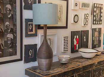 Latitude 15: Werke lokaler Künstler Latitude 15: Werke lokaler Künstler