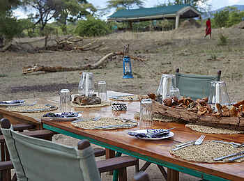 Mdonya Old River Camp: Essen unter freiem Himmel