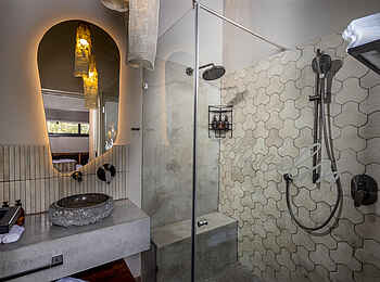 Simbavati Waterside Lodge: Luxury Suite Dusche