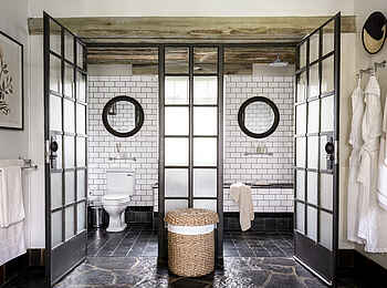 Singita Castleton: Badezimmer mit WC und Dusche Singita Castleton: Badezimmer mit WC und Dusche