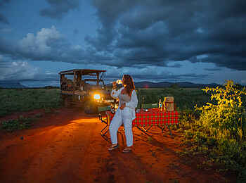Soroi Leopards Lair Cottages: Sundowner auf Pirschfahrt
