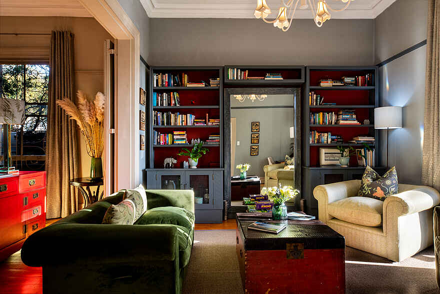 Welgelegen House: Lounge mit kleiner Bibliothek Welgelegen House: Lounge mit kleiner Bibliothek