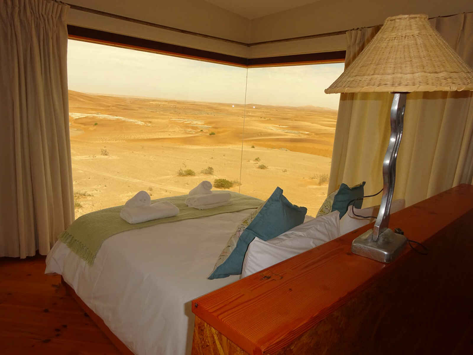 Desert Breeze Lodge: Blick aus einem Schlafzimmer Desert Breeze Lodge: Blick aus einem Schlafzimmer