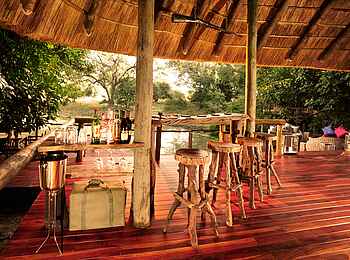 Bilimungwe Bushcamp: Bar im Hauptgebäude