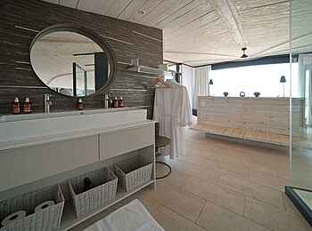 Desert Whisper Villa: Gästebungalow Bad