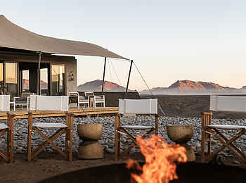 Kulala Desert Lodge: Ein Lagerfeuer am Abend