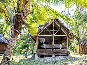 Pole Pole Bungalows: Bungalow im Grünen