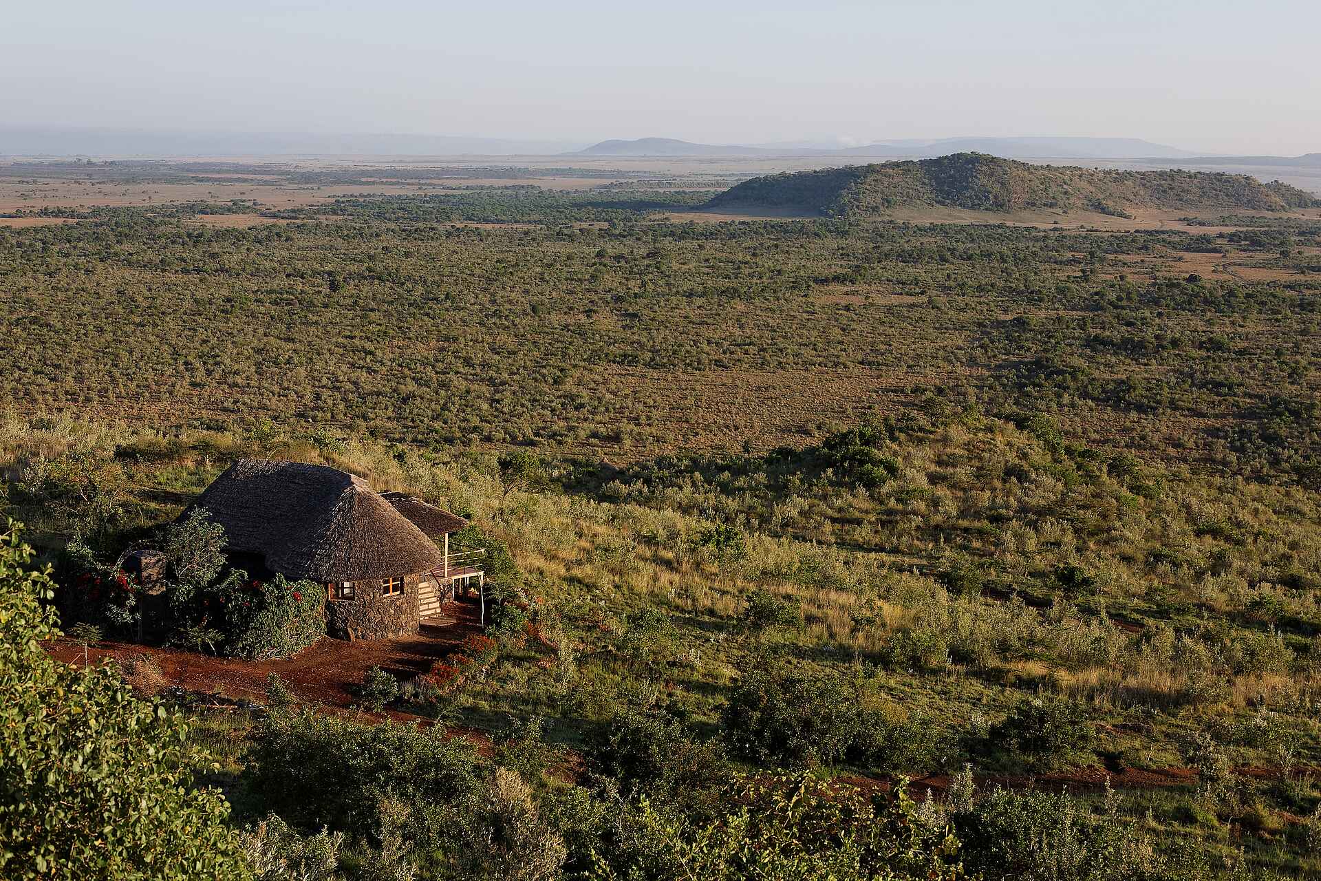 afrikarma, afrikarma.de, Bungalows, Eburru Forest, Flamingo, Grabenbruch, Great Rift Valley, Großer Afrikanischer Grabenbruch, Jaqueline und Jean-Francois Damon, Kenia, Krater, Lake Elementaita, Lake Nakuru, Lake Nakuru Nationalpark, Mawe Mbili, Nachhaltigkeit, Nakuru Nationalpark, Natur, Out of Africa Walk, Rothschildgiraffe, Safari, Savanne, Sleeping Warrior, Sleeping Warrior Krater, Sleeping Warrior Lodge, Soysambu, Soysambu Naturschutzgebiet, Spitzmaulnashorn, Unterkunft, Vulkan