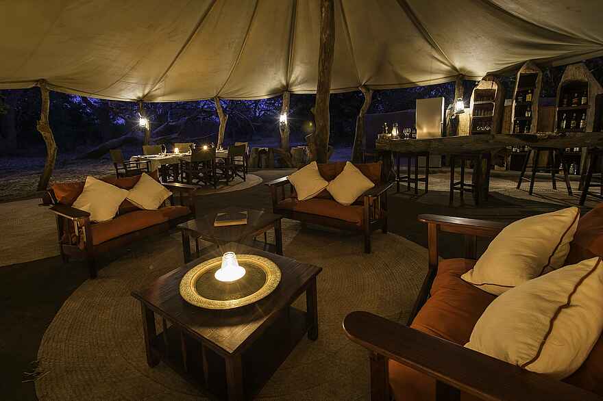 Tena Tena Camp: Sitzgruppe in der Lounge Tena Tena Camp: Sitzgruppe in der Lounge