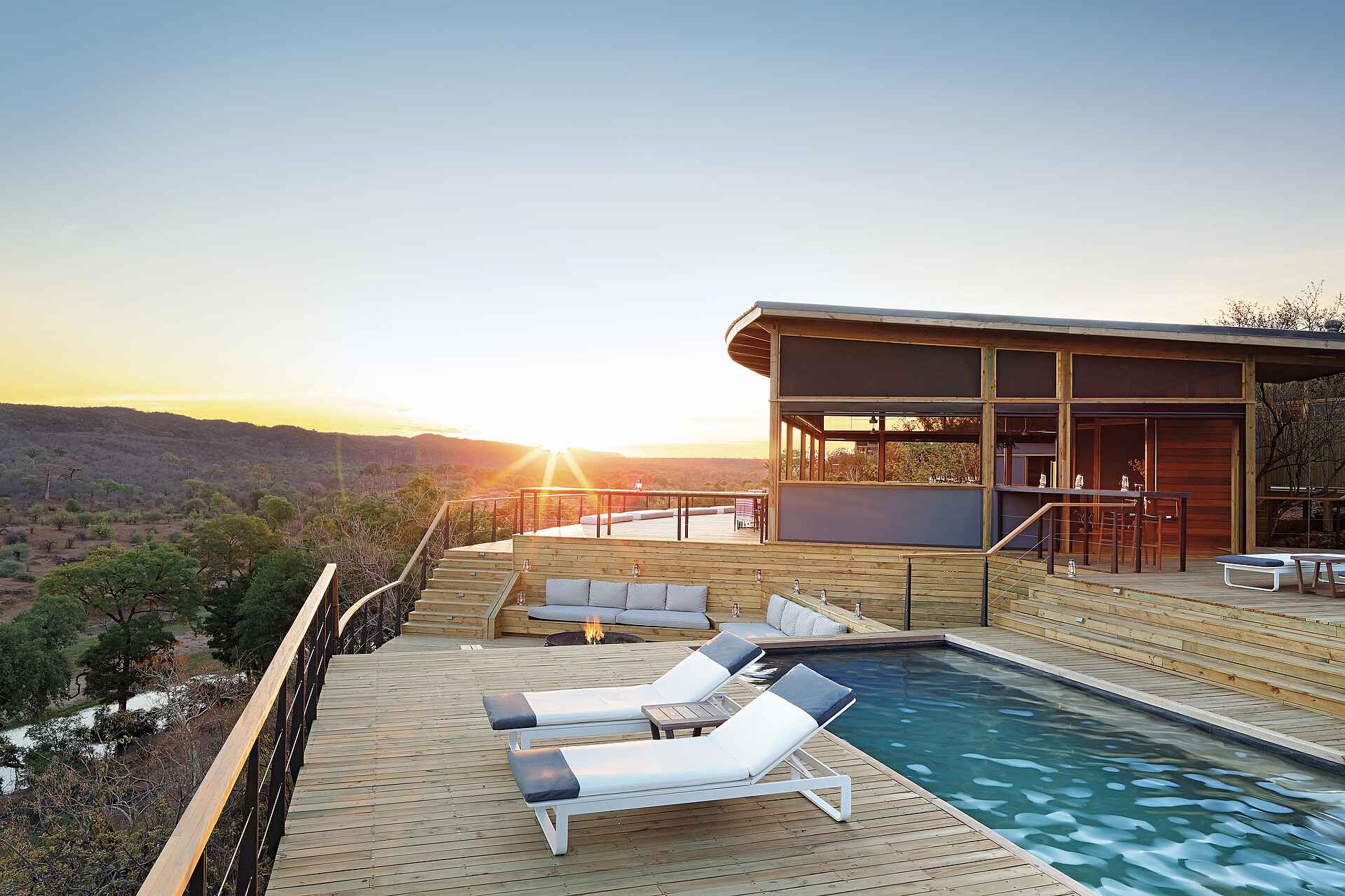 Big 5, Crooks Corner, Kruger National Park, Lanner Gorge, Limpopo Transfrontier Peace Park, Makuleke Contractual Park, Südafrika, The Outpost, Feuer, Feuerstelle, Lounge, Pel's Post, Pool, Privat, Sonnendeck, Sonnenliegen, Sonnenuntergang, Afrikarma, Afrikarma Safaris, Afrikarma Safaris – Wildnis. Hautnah., afrikarma.de, Luvuvhu River