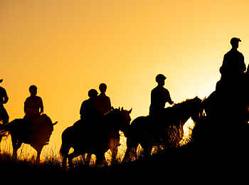 Tswalu Loapi Tented Camp: Auf Reitsafari Tswalu Loapi Tented Camp: Auf Reitsafari