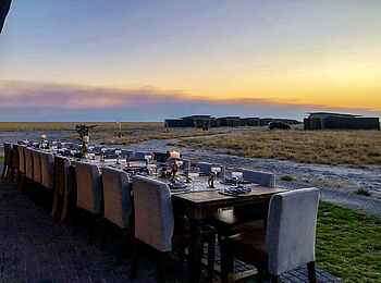 Etosha King Nehale: Dinner auf der Terrasse
