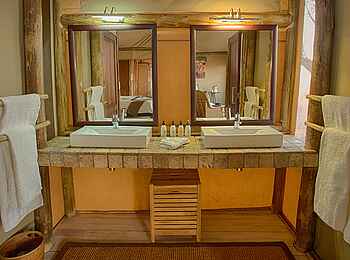 Ghoha Hills Savuti Lodge: Luxury Standard Tent Bad