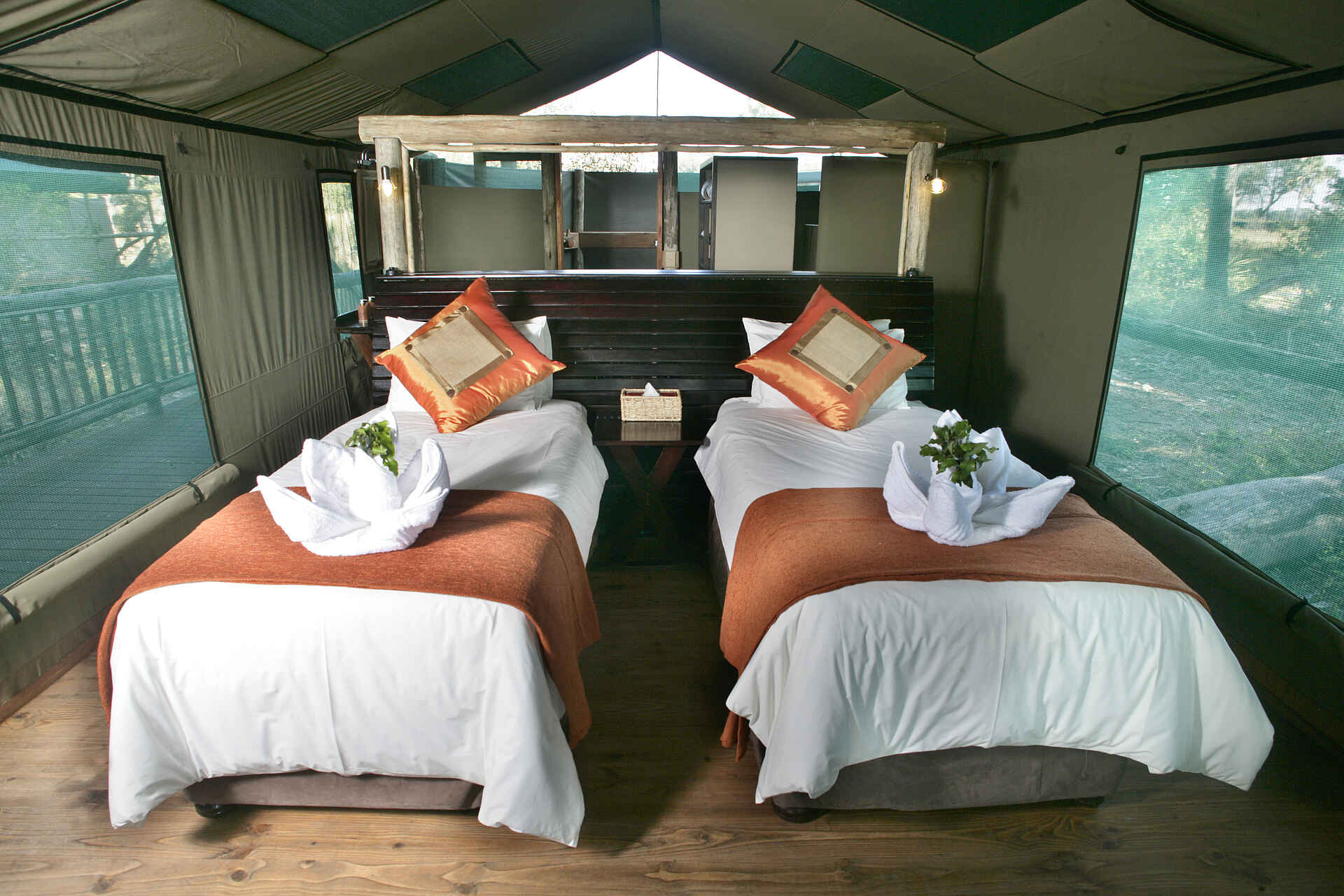 Moremi Crossing: Gästezelt Boro-River, Moremi Crossing, Moremi Game Reserve, NG 27B, Okavango-Delta, Pirschfahrt, Safari, Under One Botswana Sky, Gästezelt