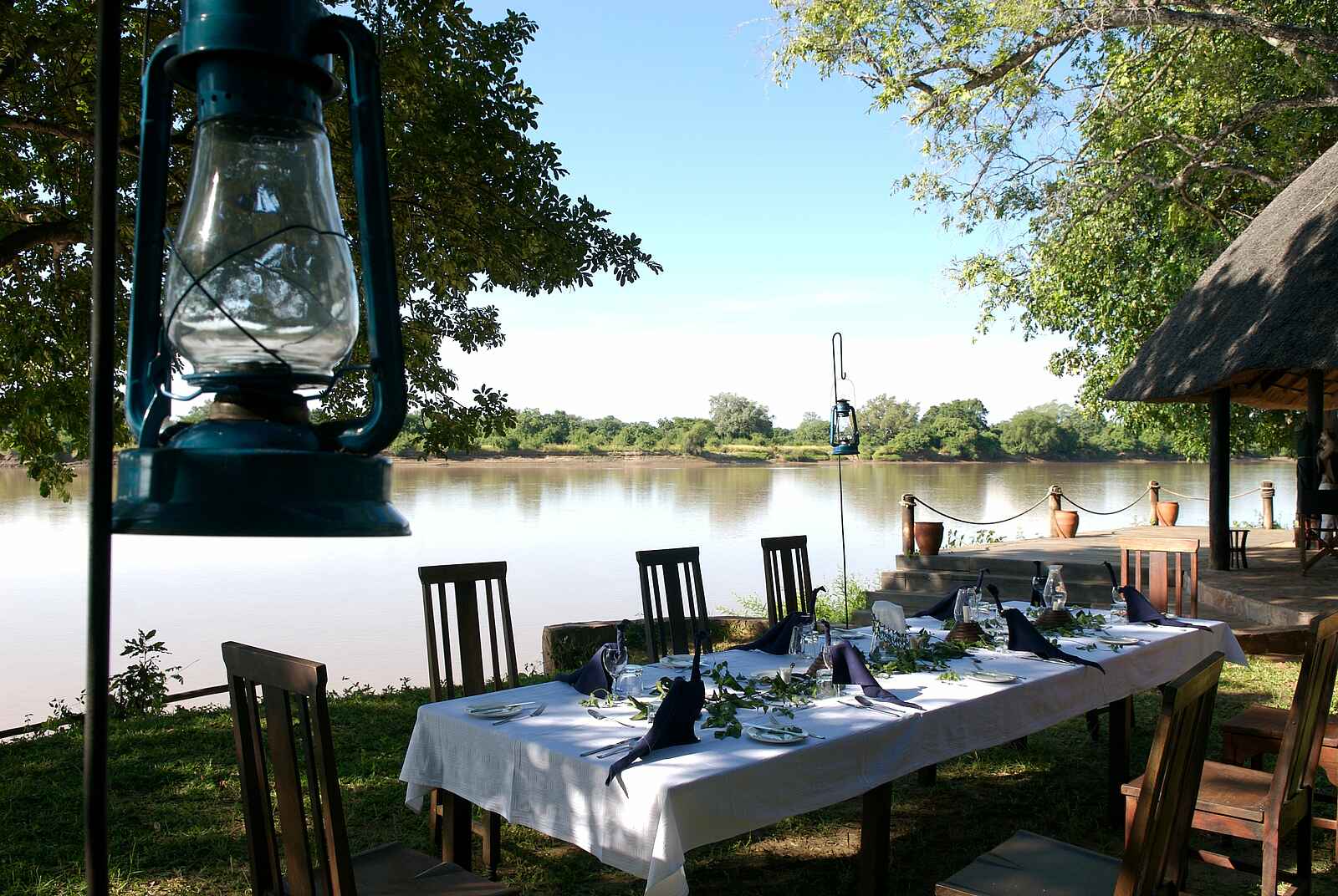 Nkwali Camp: Lunch unter freiem Himmel Nkwali Camp: Lunch unter freiem Himmel