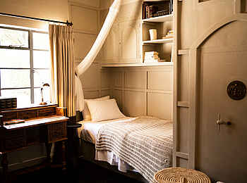 Segera Retreat: Ein Kinderbett im Farmhouse