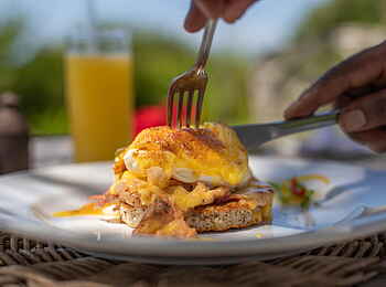Bahia Mar Boutique Hotel: Eggs Benedict Bahia Mar Boutique Hotel: Eggs Benedict