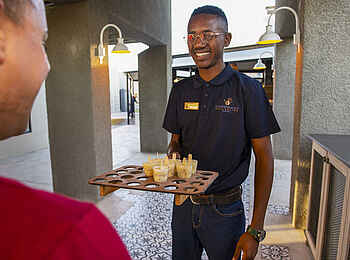 Etosha King Nehale: Herzlicher Empfang bei der Ankunft