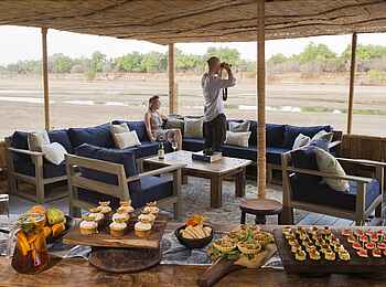 Kaingo Camp: Lunch am Flussdeck
