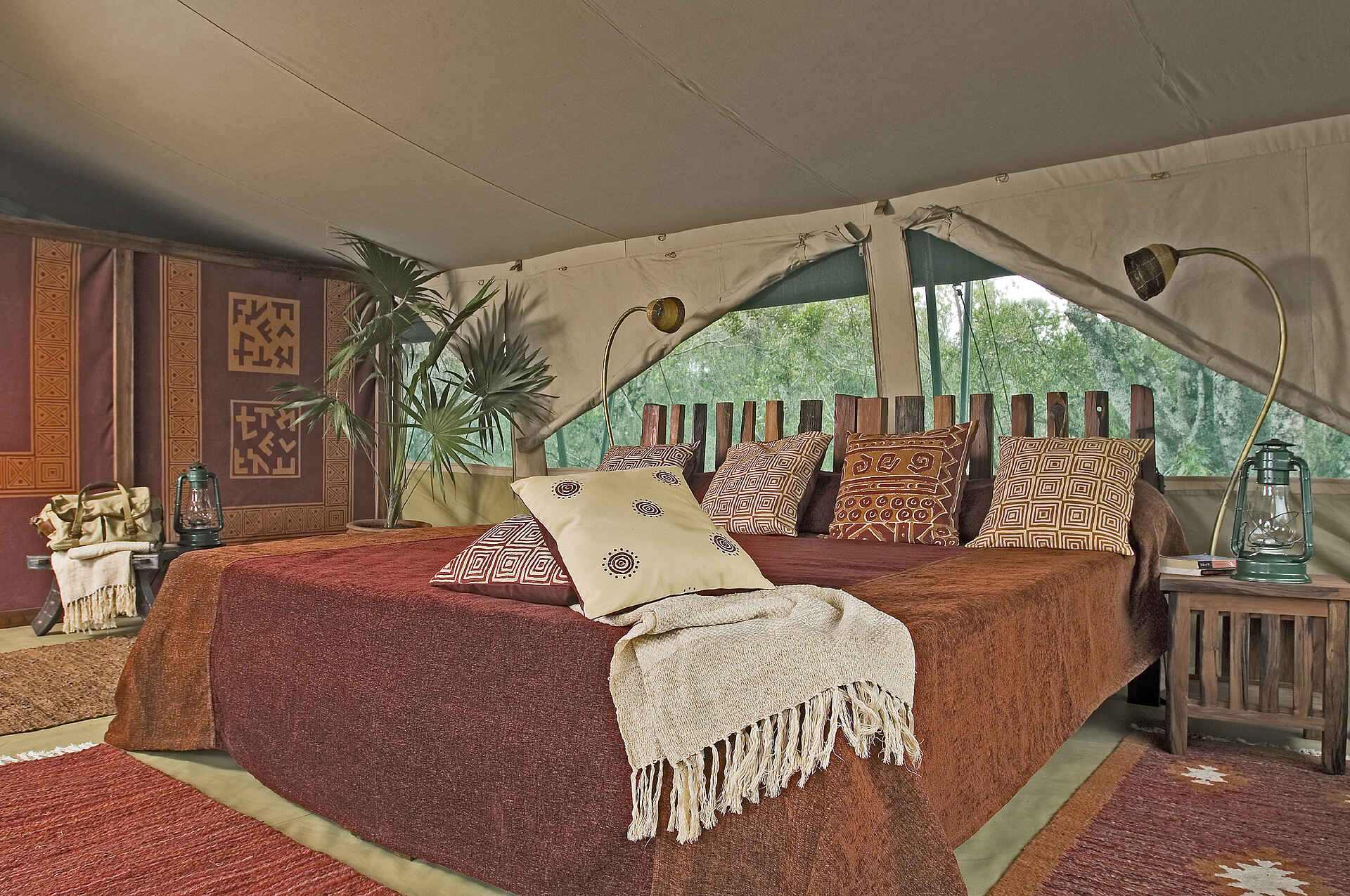 Kenia, Kicheche Camps, Kicheche Laikipia Camp, Laikipia-Plateau, Ol Pejeta Conservancy, Doppelbett, Gästezelt, Kissen, Zeltsuite, Afrikarma, Afrikarma Safaris, Afrikarma Safaris – Wildnis. Hautnah., afrikarma.de