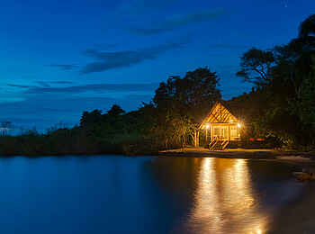 Mbali Mbali Mahale Lodge: Beach-tent am Abend