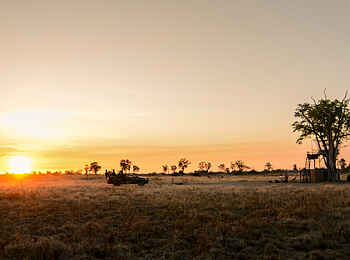 Mwamba Bush Camp: Fahrt zum Sleep-Out Mwamba Bush Camp: Fahrt zum Sleep-Out
