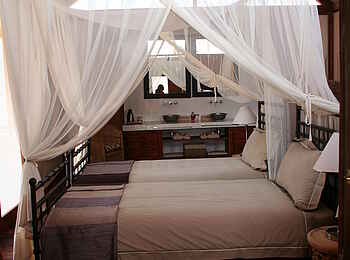 Okahirongo River Camp: Himmelbett Okahirongo River Camp: Himmelbett