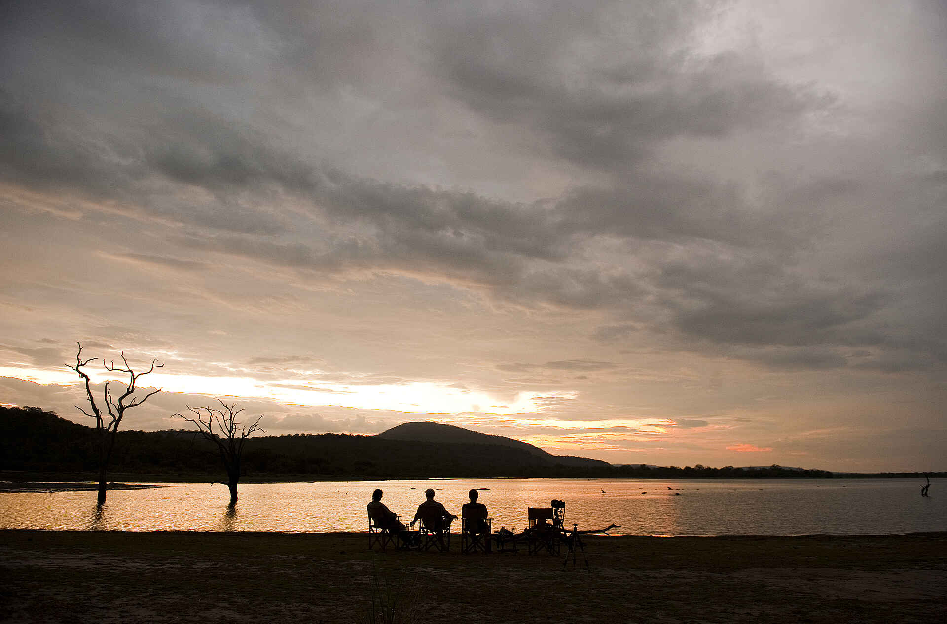 Sand Rivers Selous: Sonnenuntergang am Fluss