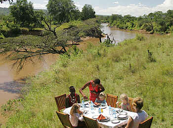 Saruni Wild: Frühstück am Fluss Saruni Wild: Frühstück am Fluss